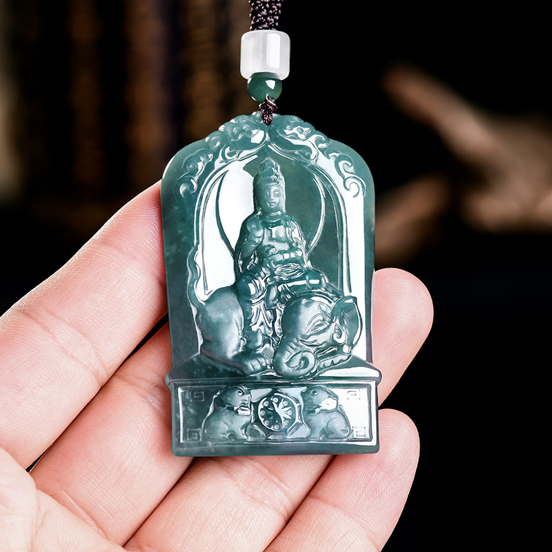 Jewelry & Watches Ltd - Collier pendentif Guanyin en jadéite birmane