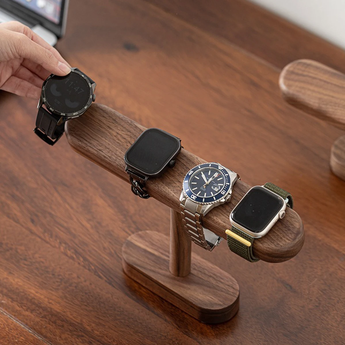 Jewelry And Watches Exhibition - Présentoir de comptoir en bois de